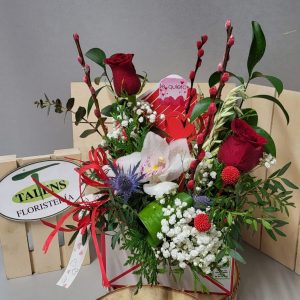 Centro con rosas y orquidea