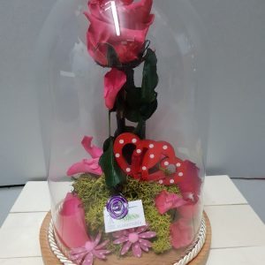 Urna alta con rosa preservada