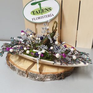 Centro navideño con base blanca