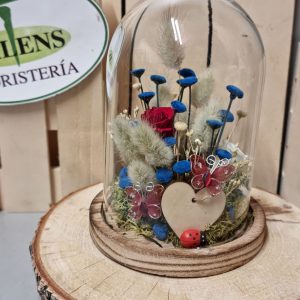 Urna con flor preservada